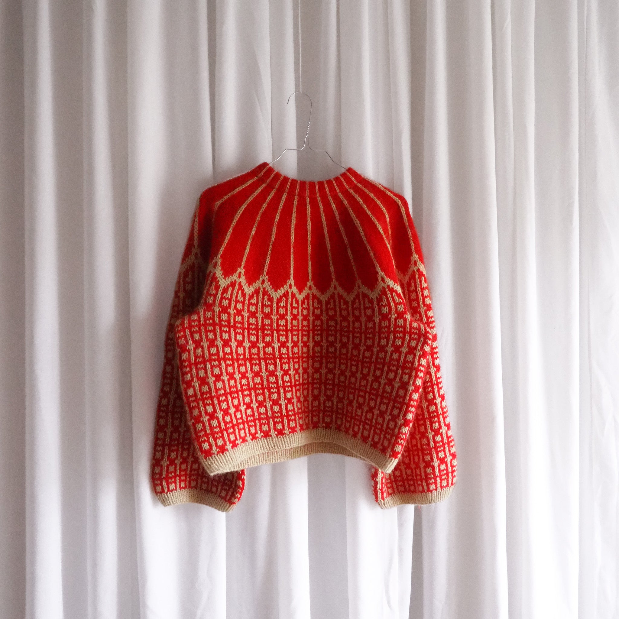 STUND, mønsterstrik på store pinde