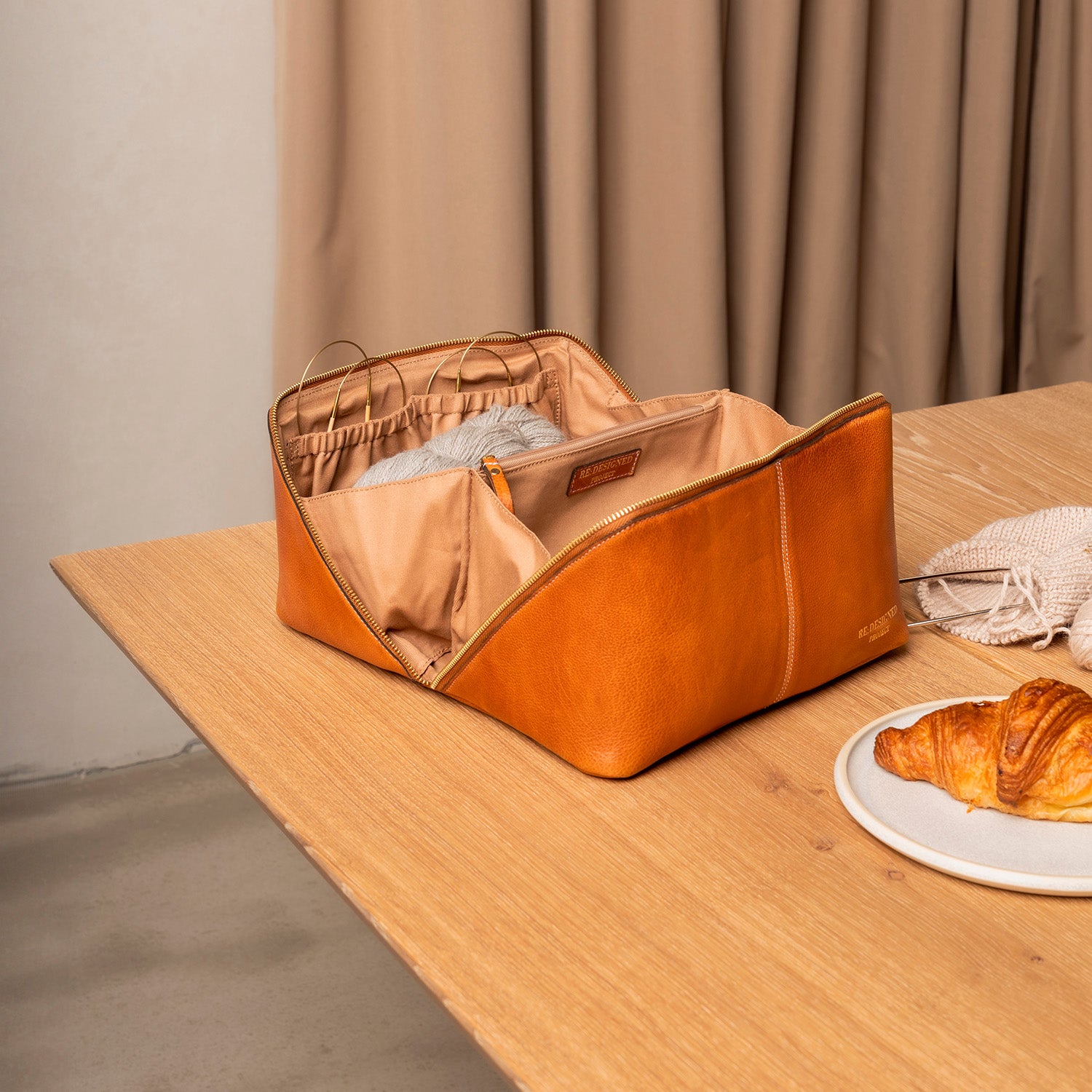 PROJECT 9, mellem taske i burned tan