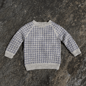 Warm knit for cool kids af Susie Haumann